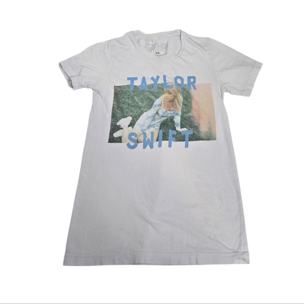 TAYLOR SWIFT grassy picture Lover Era unisex white crew neck tee shirt XS